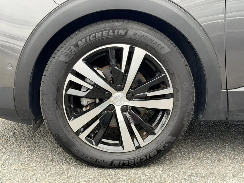 Photo de la voiture PEUGEOT 3008 PureTech 130ch S&S BVM6 GT
