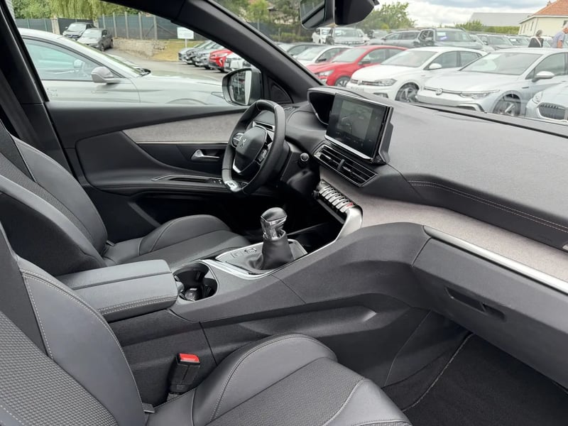 Photo de la voiture PEUGEOT 3008 PureTech 130ch S&S BVM6 GT