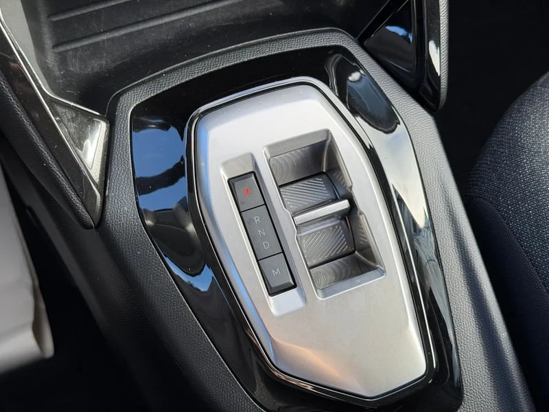 Photo de la voiture PEUGEOT 208 Hybrid 110 ch e-DCS6 Style