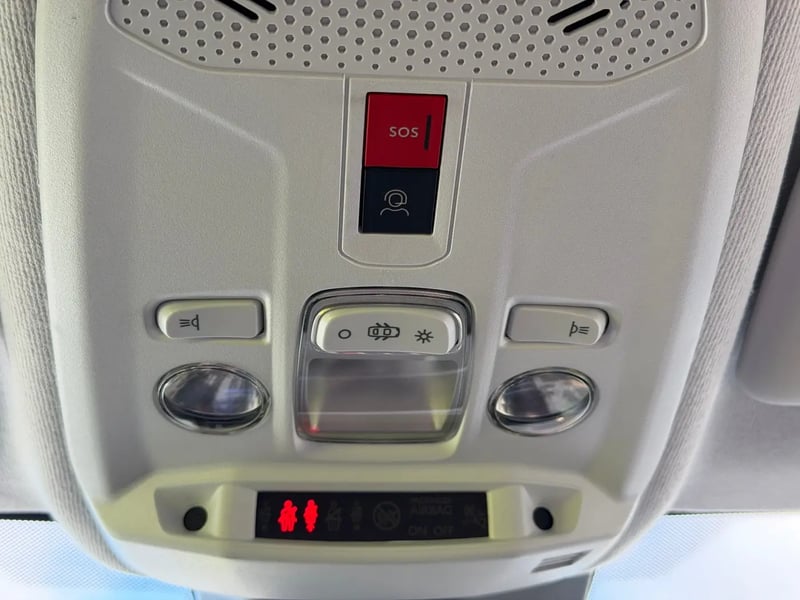 Photo de la voiture PEUGEOT 208 Hybrid 110 ch e-DCS6 Style