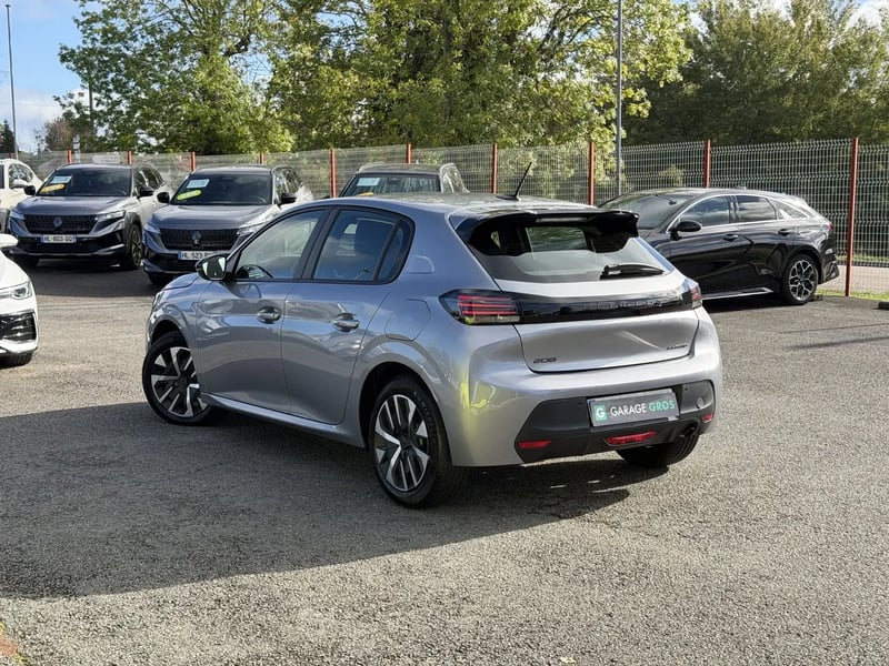 Photo de la voiture PEUGEOT 208 Hybrid 110 ch e-DCS6 Style