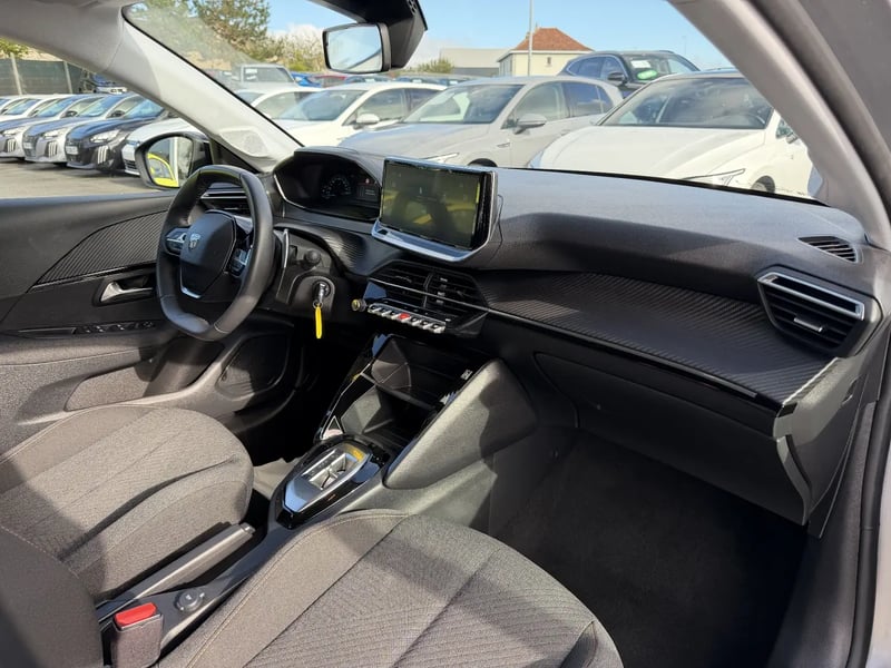 Photo de la voiture PEUGEOT 208 Hybrid 110 ch e-DCS6 Style