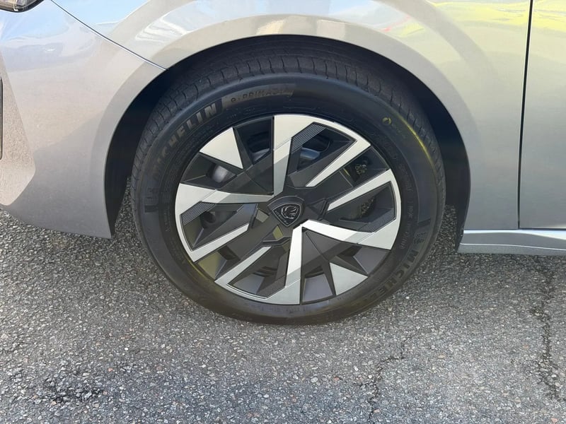 Photo de la voiture PEUGEOT 208 Hybrid 110 ch e-DCS6 Style
