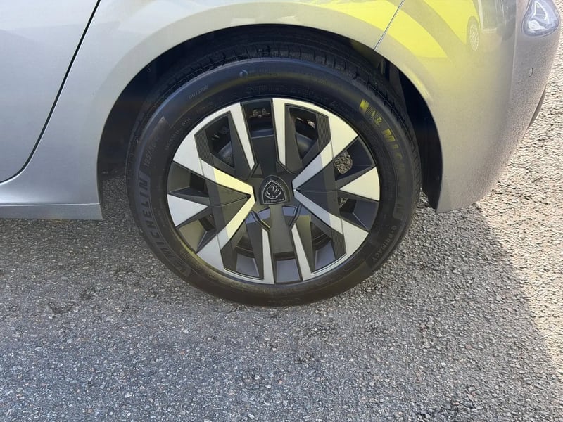 Photo de la voiture PEUGEOT 208 Hybrid 110 ch e-DCS6 Style