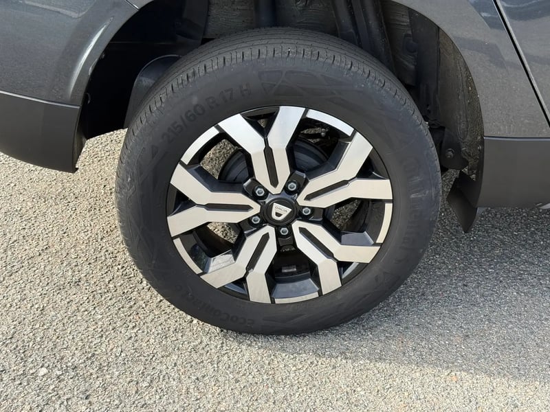 Photo de la voiture DACIA DUSTER TCe 150 FAP 4x2 EDC Prestige