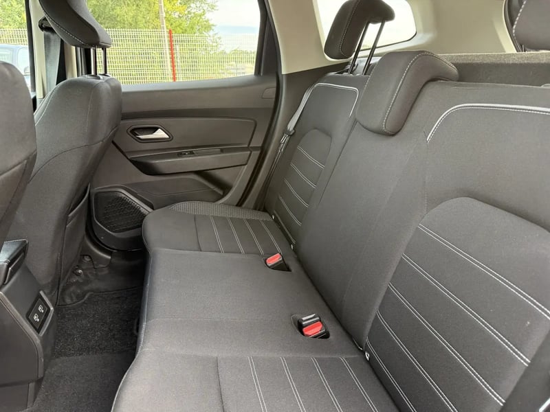 Photo de la voiture DACIA DUSTER TCe 150 FAP 4x2 EDC Prestige