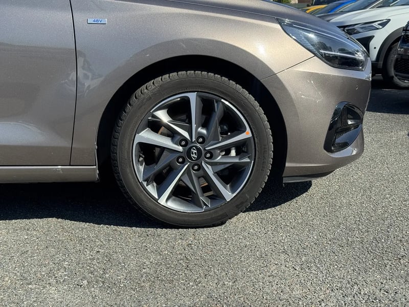 Photo de la voiture HYUNDAI i30 1.0 T-GDi 120 DCT-7 Hybrid 48V Creative
