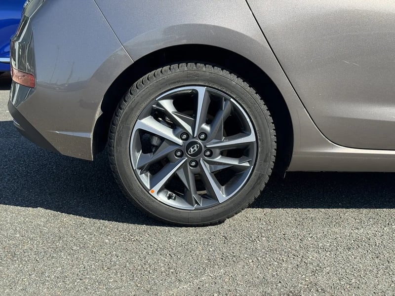 Photo de la voiture HYUNDAI i30 1.0 T-GDi 120 DCT-7 Hybrid 48V Creative