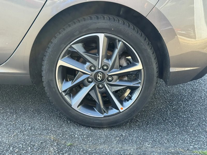 Photo de la voiture HYUNDAI i30 1.0 T-GDi 120 DCT-7 Hybrid 48V Creative
