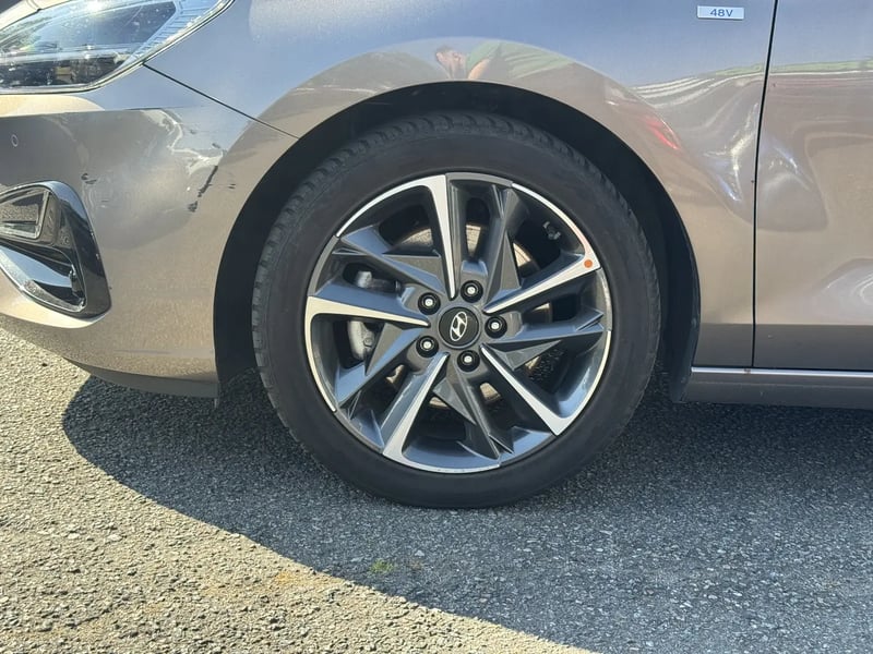 Photo de la voiture HYUNDAI i30 1.0 T-GDi 120 DCT-7 Hybrid 48V Creative
