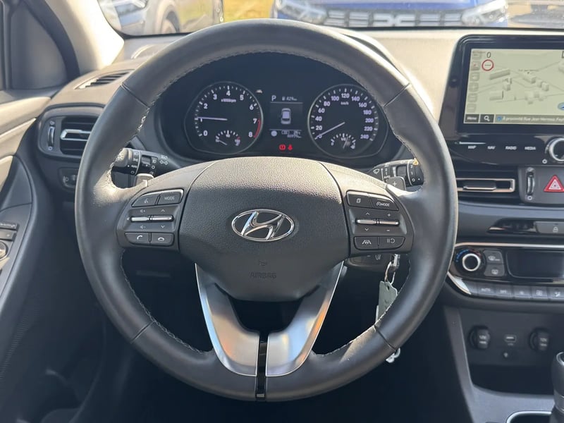 Photo de la voiture HYUNDAI i30 1.0 T-GDi 120 DCT-7 Hybrid 48V Creative