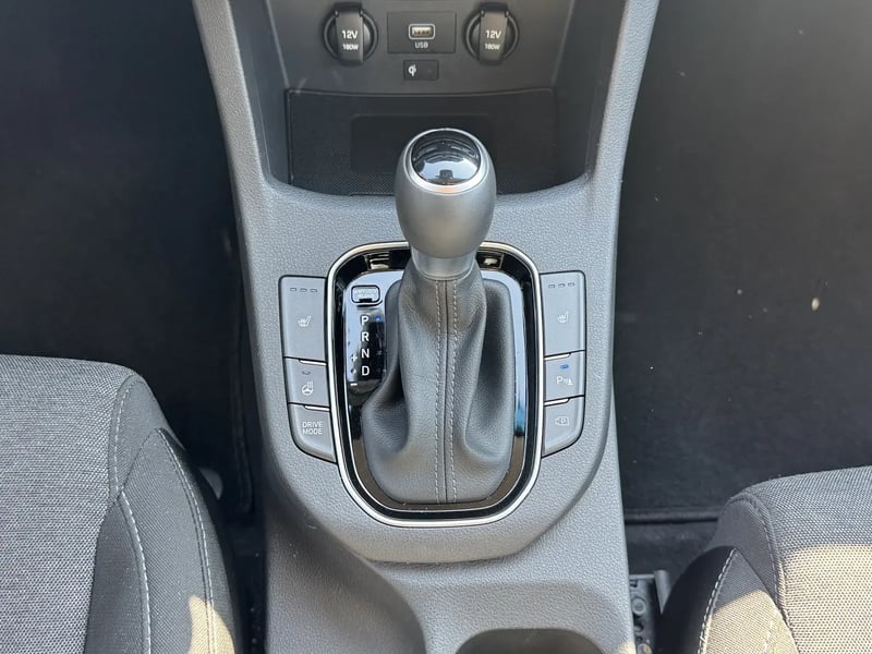 Photo de la voiture HYUNDAI i30 1.0 T-GDi 120 DCT-7 Hybrid 48V Creative
