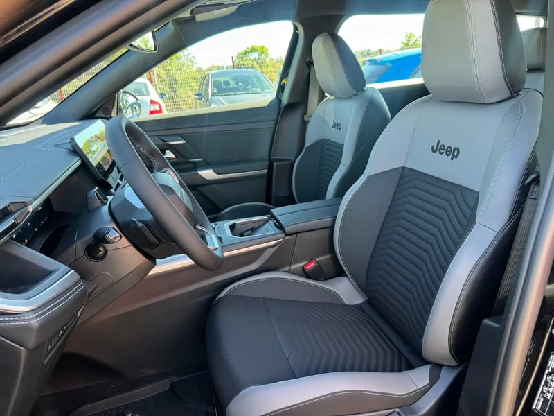Photo de la voiture JEEP COMPASS 1.2 Turbo T3 145 ch BVR6 e-Hybrid Altitude