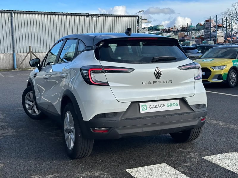 Photo de la voiture RENAULT CAPTUR TCe 90 ch Evolution