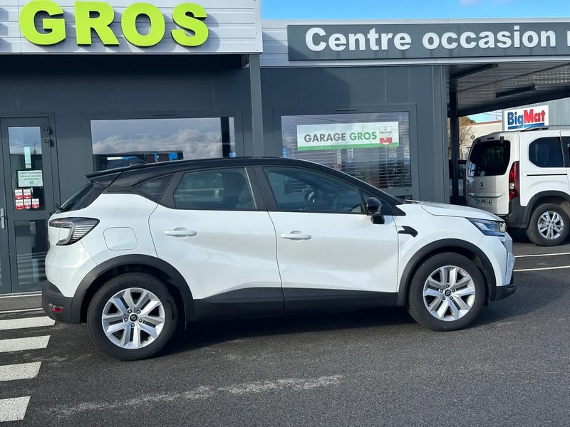 Photo de la voiture RENAULT CAPTUR TCe 90 ch Evolution