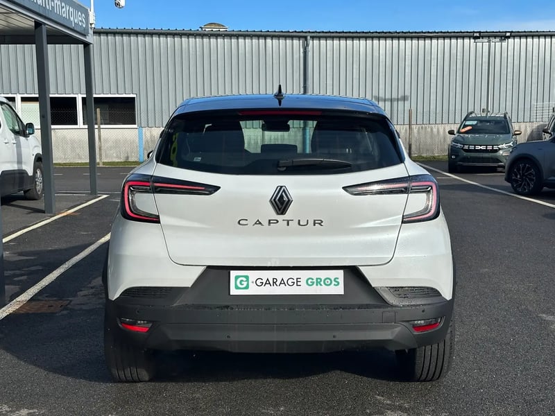 Photo de la voiture RENAULT CAPTUR TCe 90 ch Evolution