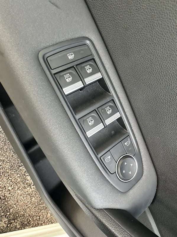 Photo de la voiture RENAULT CAPTUR TCe 90 ch Evolution