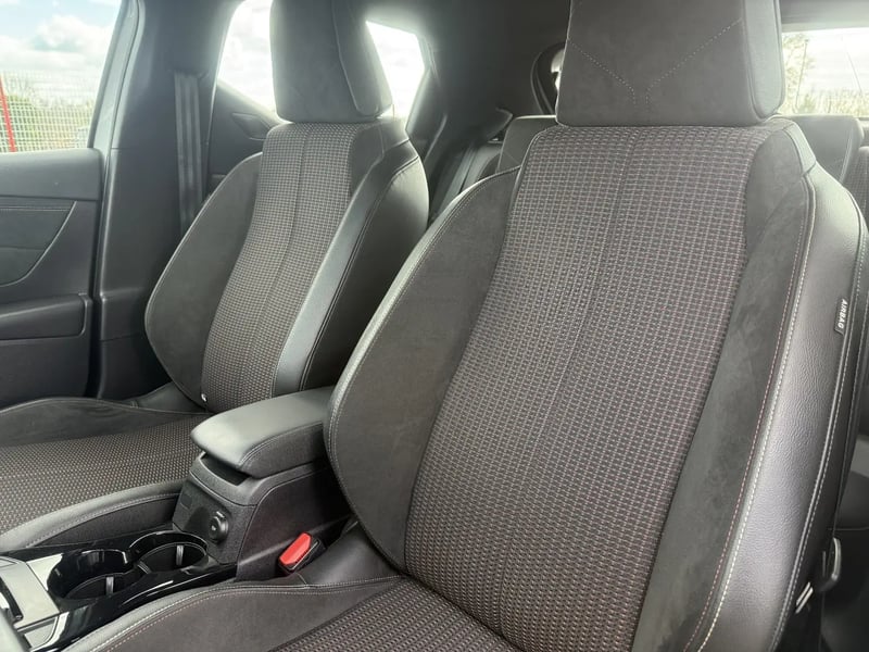 Photo de la voiture DS DS 3 CROSSBACK DS3 Crossback PureTech 130 EAT8 Performance Line