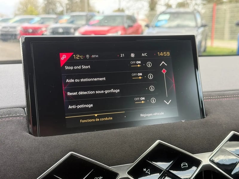 Photo de la voiture DS DS 3 CROSSBACK DS3 Crossback PureTech 130 EAT8 Performance Line