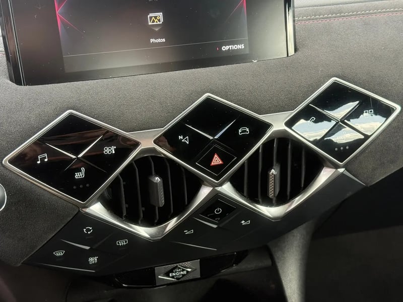 Photo de la voiture DS DS 3 CROSSBACK DS3 Crossback PureTech 130 EAT8 Performance Line