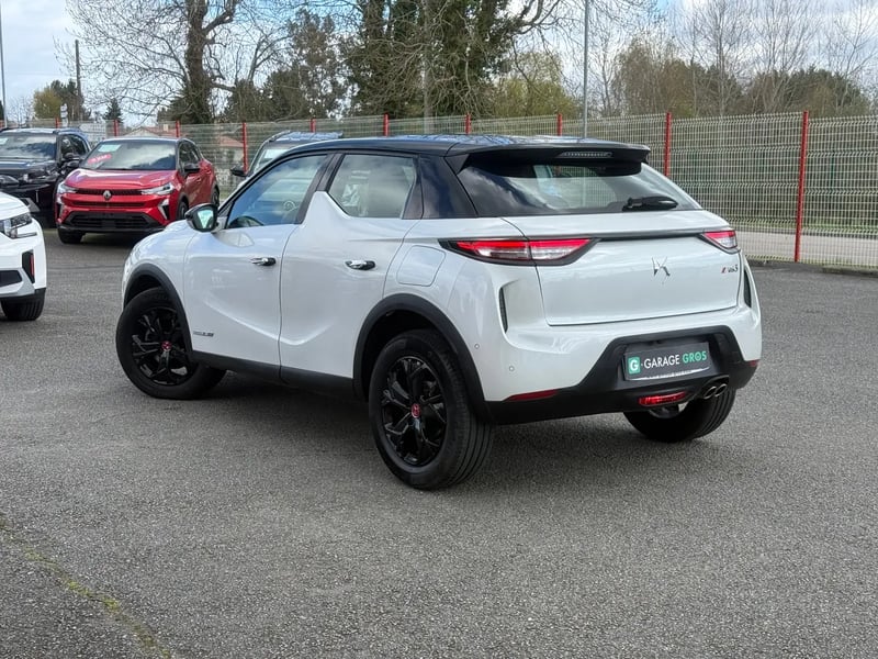 Photo de la voiture DS DS 3 CROSSBACK DS3 Crossback PureTech 130 EAT8 Performance Line