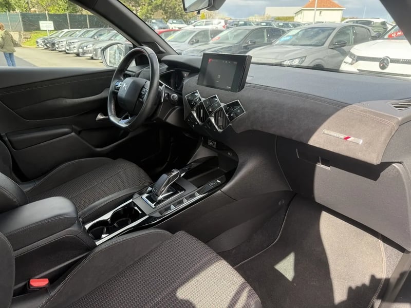 Photo de la voiture DS DS 3 CROSSBACK DS3 Crossback PureTech 130 EAT8 Performance Line