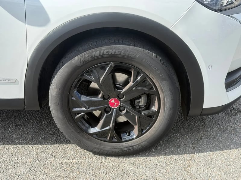 Photo de la voiture DS DS 3 CROSSBACK DS3 Crossback PureTech 130 EAT8 Performance Line