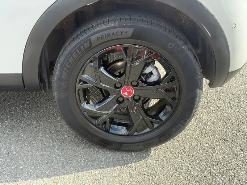 Photo de la voiture DS DS 3 CROSSBACK DS3 Crossback PureTech 130 EAT8 Performance Line