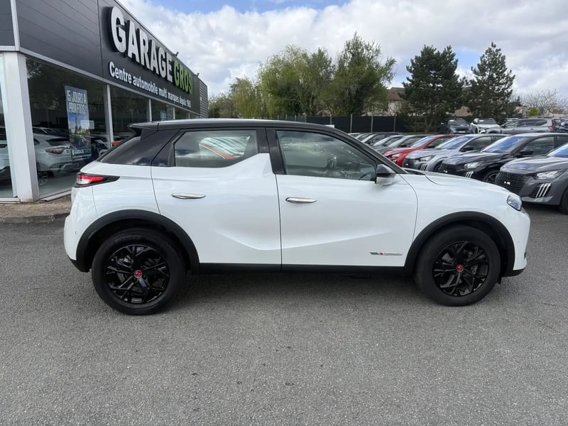 Photo de la voiture DS DS 3 CROSSBACK DS3 Crossback PureTech 130 EAT8 Performance Line