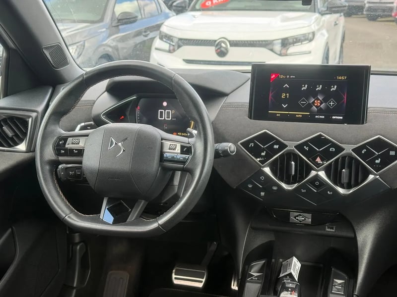 Photo de la voiture DS DS 3 CROSSBACK DS3 Crossback PureTech 130 EAT8 Performance Line