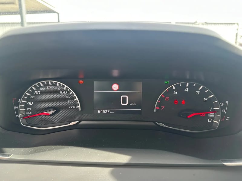 Photo de la voiture PEUGEOT 208 PureTech 100 S&S BVM6 Active Pack