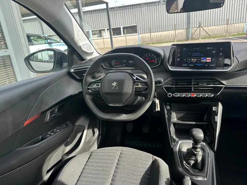 Photo de la voiture PEUGEOT 208 PureTech 100 S&S BVM6 Active Pack