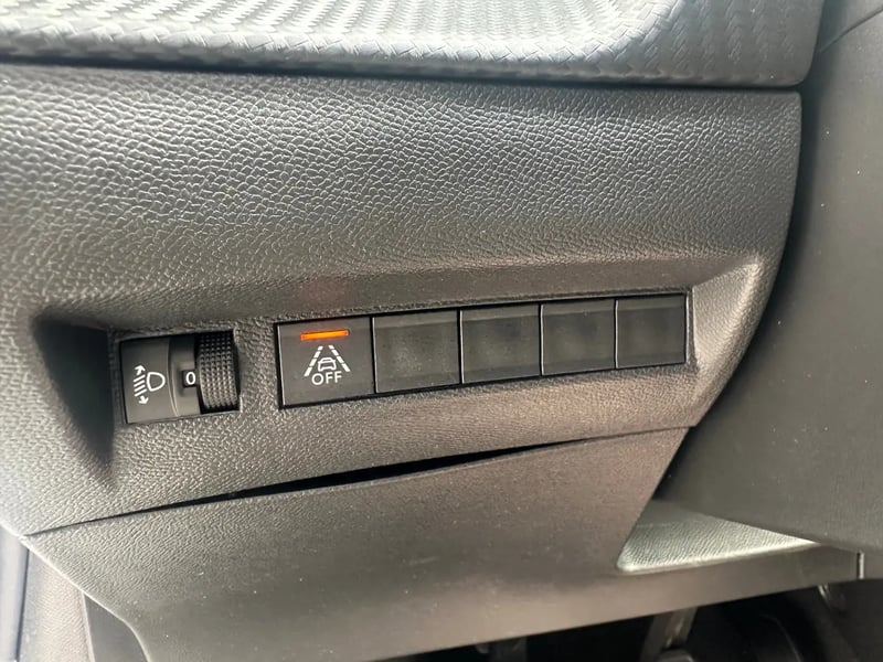 Photo de la voiture PEUGEOT 208 PureTech 100 S&S BVM6 Active Pack