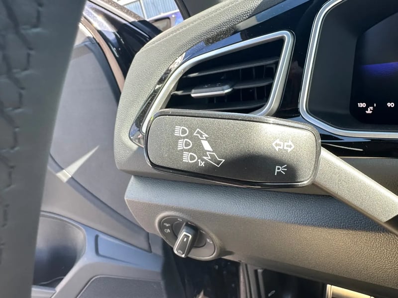 Photo de la voiture VOLKSWAGEN T-ROC 1.5 TSI EVO2 150 Start/Stop DSG7 R-Line Edition