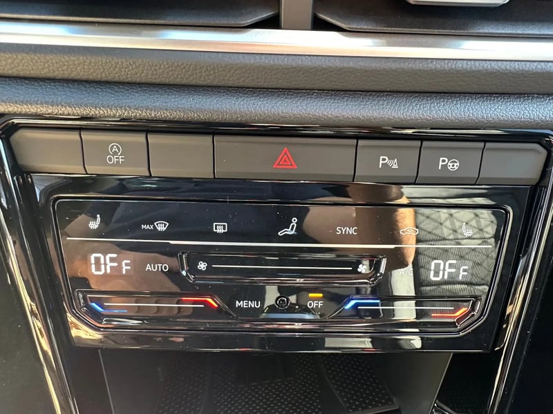 Photo de la voiture VOLKSWAGEN T-ROC 1.5 TSI EVO2 150 Start/Stop DSG7 R-Line Edition