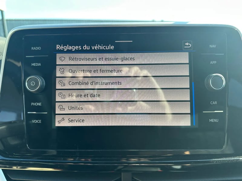 Photo de la voiture VOLKSWAGEN T-ROC 1.5 TSI EVO2 150 Start/Stop DSG7 R-Line Edition