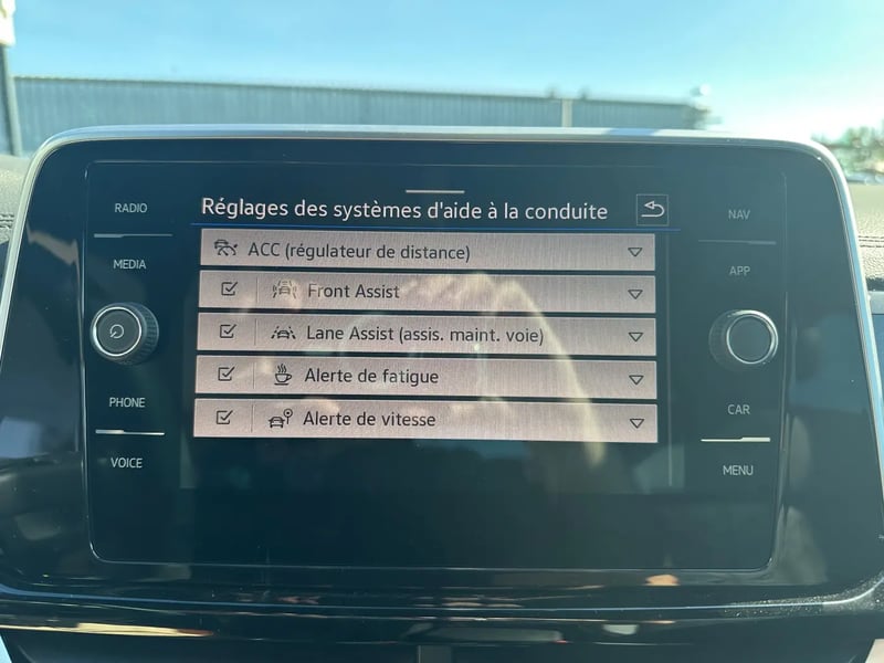 Photo de la voiture VOLKSWAGEN T-ROC 1.5 TSI EVO2 150 Start/Stop DSG7 R-Line Edition