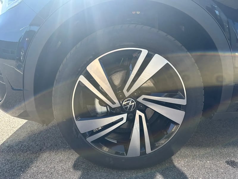 Photo de la voiture VOLKSWAGEN T-ROC 1.5 TSI EVO2 150 Start/Stop DSG7 R-Line Edition