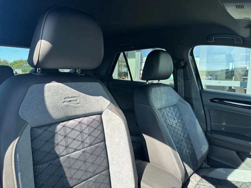 Photo de la voiture VOLKSWAGEN T-ROC 1.5 TSI EVO2 150 Start/Stop DSG7 R-Line Edition