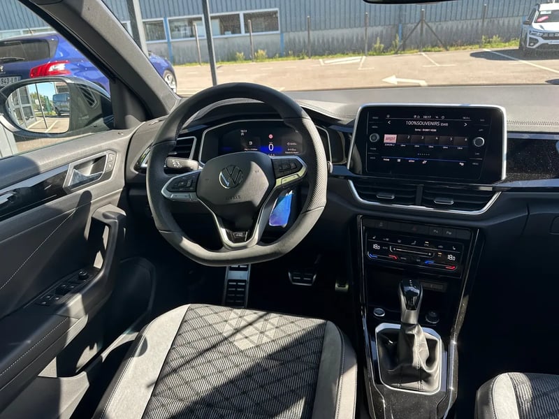 Photo de la voiture VOLKSWAGEN T-ROC 1.5 TSI EVO2 150 Start/Stop DSG7 R-Line Edition