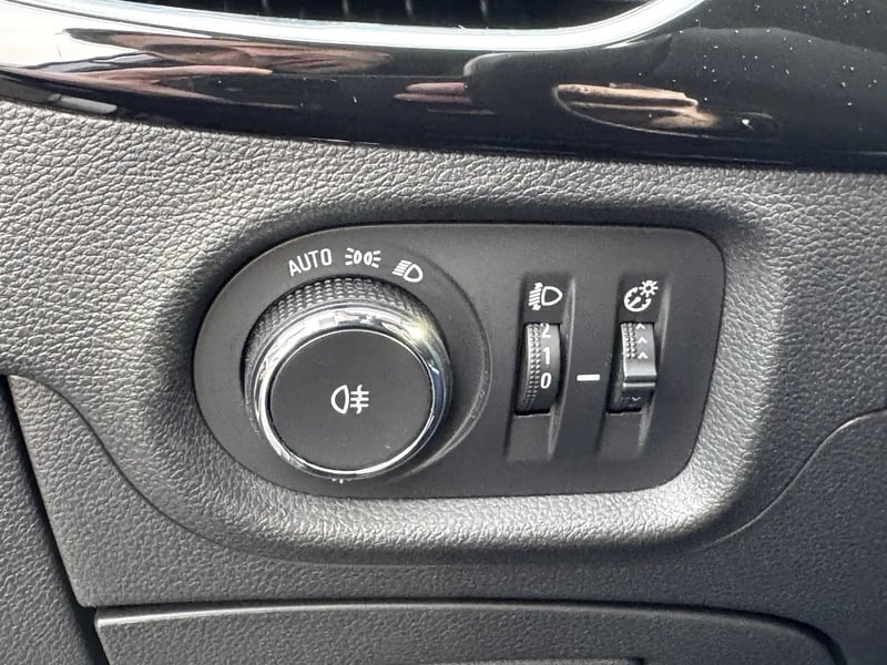 Photo de la voiture OPEL ASTRA SPORTS TOURER 1.2 Turbo 145 ch BVM6 Elégance
