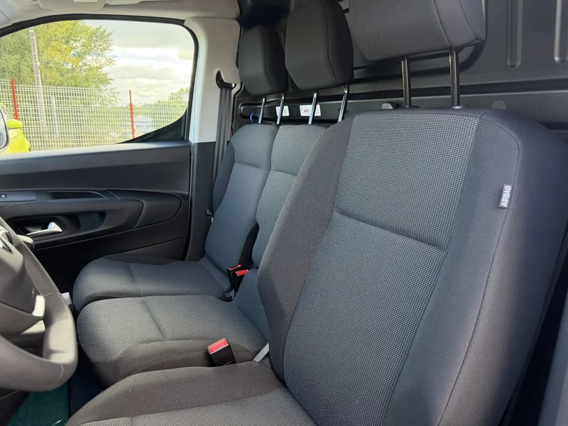 Photo de la voiture PEUGEOT PARTNER FOURGON FGN DIESEL 100 CH M MANUELLE