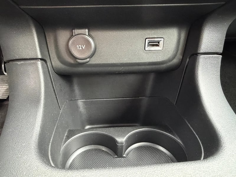 Photo de la voiture CITROEN C3 PureTech 83 S&S BVM5 Shine