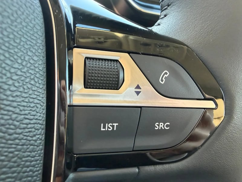 Photo de la voiture PEUGEOT 208 Hybrid 110 ch e-DCS6 Allure