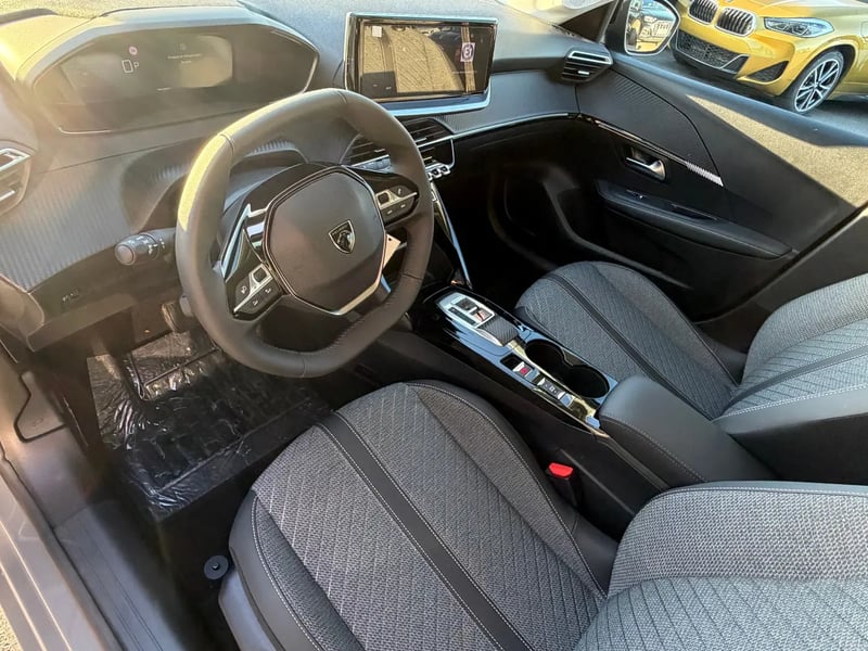 Photo de la voiture PEUGEOT 208 Hybrid 110 ch e-DCS6 Allure