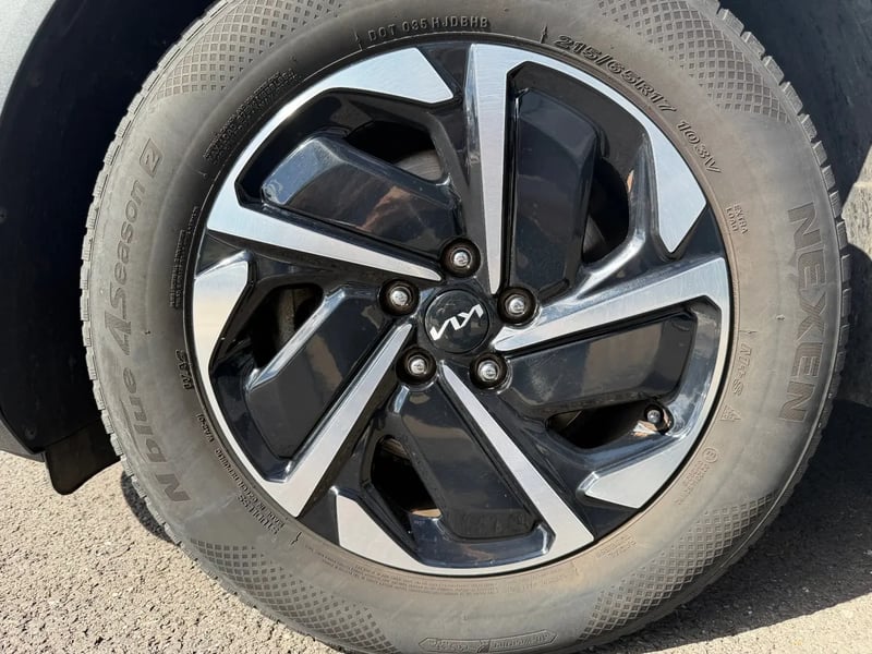 Photo de la voiture KIA SPORTAGE 1.6 T-GDi 150ch MHEV DCT7 4x2 Design