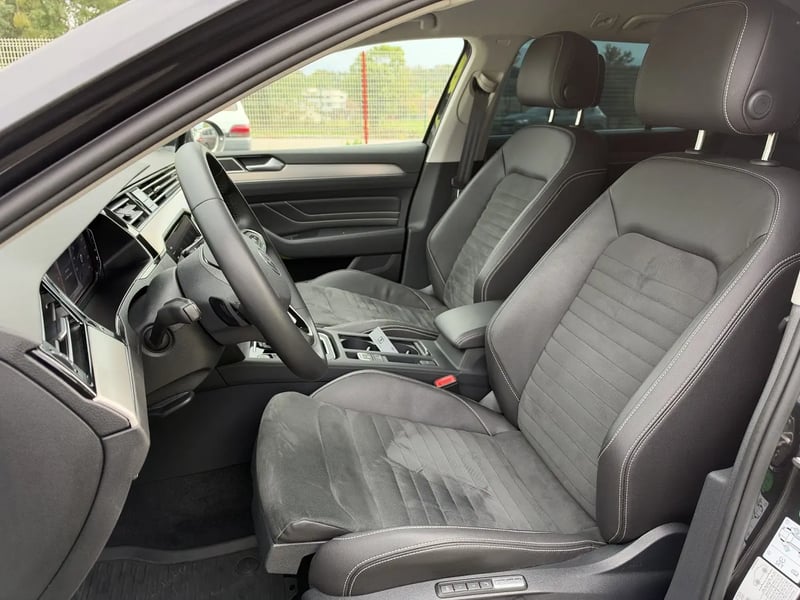 Photo de la voiture VOLKSWAGEN PASSAT SW 2.0 TDI EVO SCR 150 DSG7 Lounge
