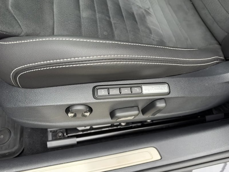 Photo de la voiture VOLKSWAGEN PASSAT SW 2.0 TDI EVO SCR 150 DSG7 Lounge