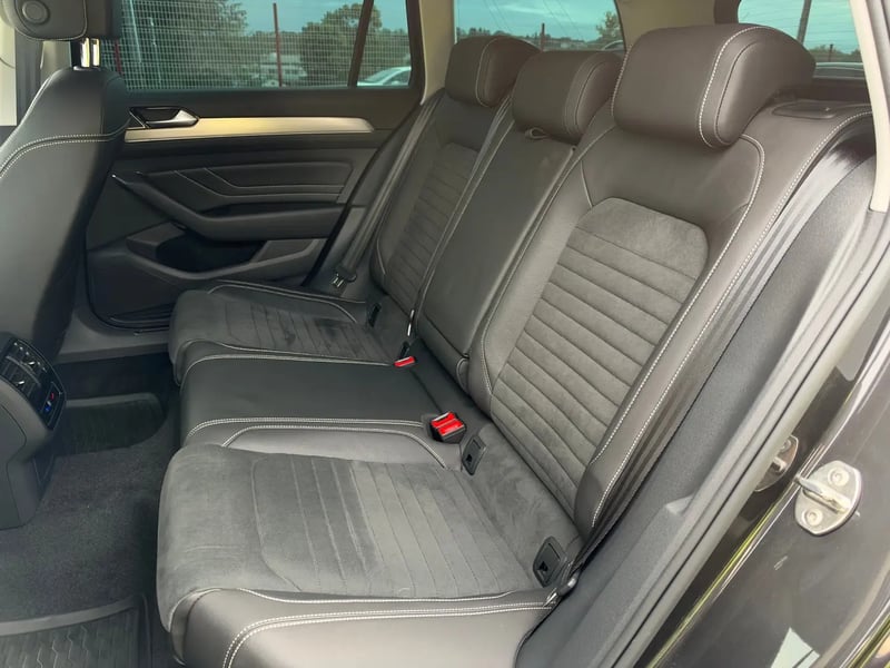 Photo de la voiture VOLKSWAGEN PASSAT SW 2.0 TDI EVO SCR 150 DSG7 Lounge