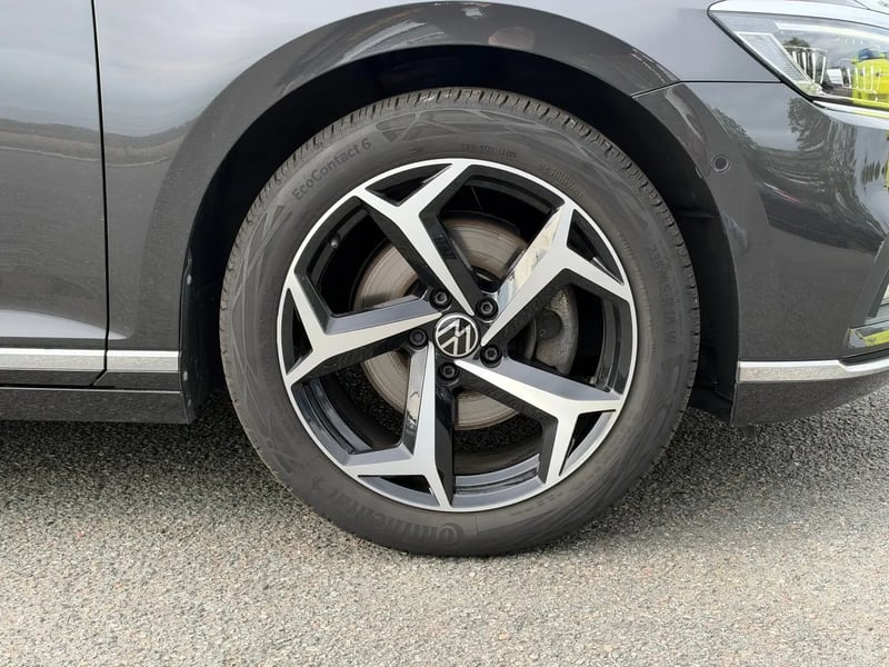 Photo de la voiture VOLKSWAGEN PASSAT SW 2.0 TDI EVO SCR 150 DSG7 Lounge